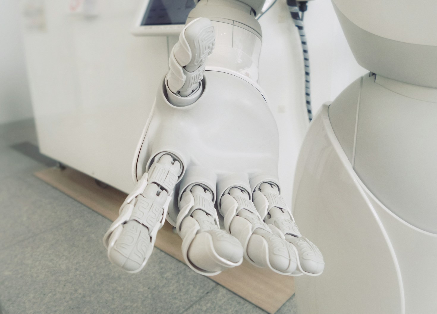 The Role of Emotional Support in Learning AI